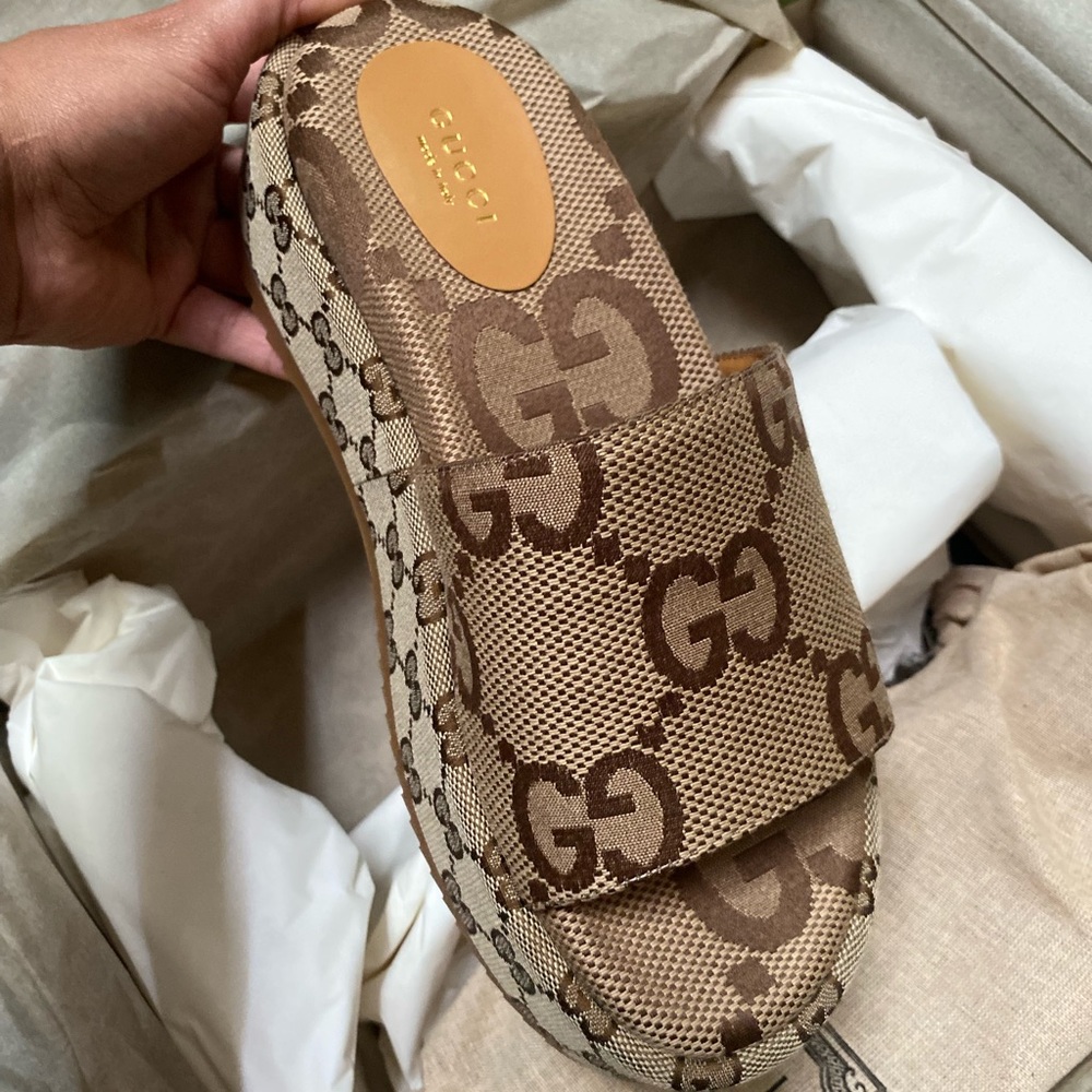 BRAND NEW GUCCI AUTHENTIC PLATFORM SLIDE (2022).